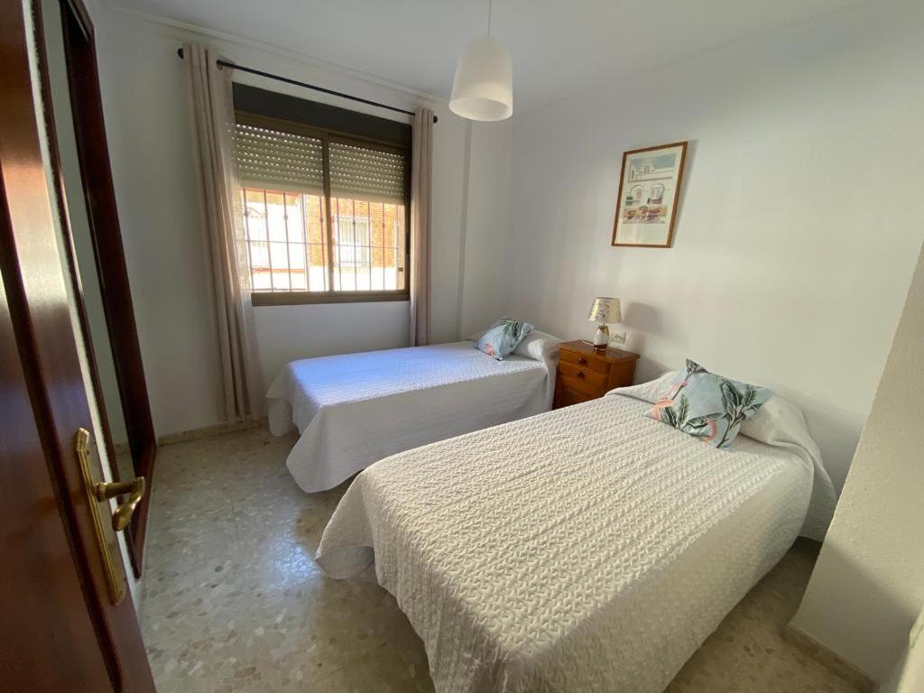 Apartamento Familiar En Barrio Reina Victoria Huelva Bagian luar foto